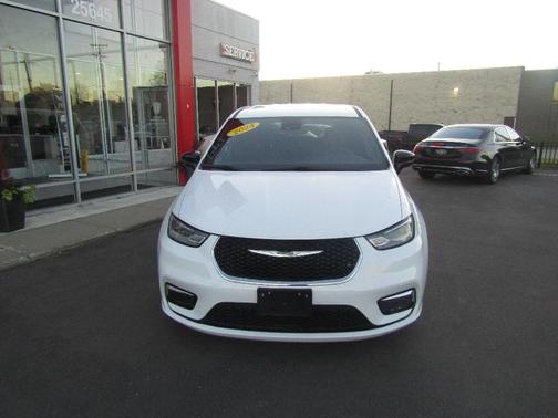 2024 Chrysler Pacifica Touring