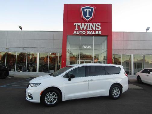 2024 Chrysler Pacifica Touring