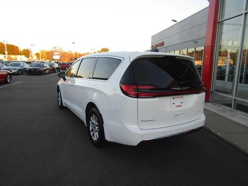 2024 Chrysler Pacifica Touring