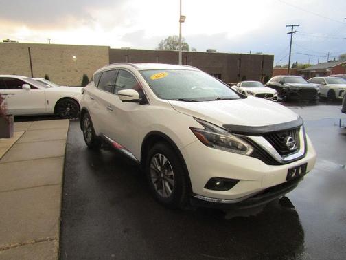 White 2018 Nissan Murano SL