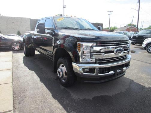 Black 2019 Ford F-350 Lariat Super Duty