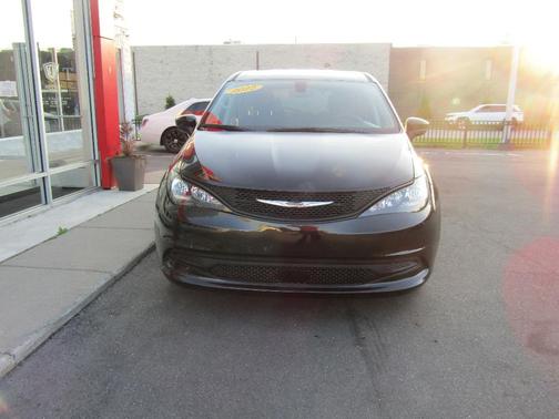 Black 2022 Chrysler Voyager LX