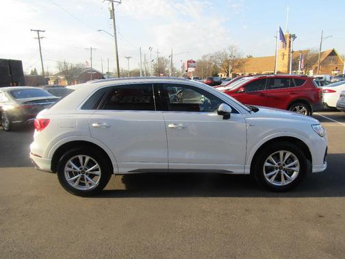 Glacier White Metallic 2025 Audi Q3 45 S line Premium