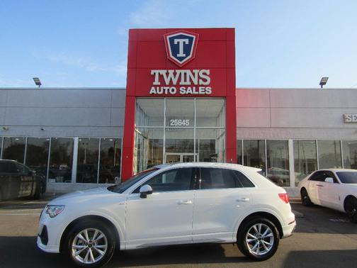 Glacier White Metallic 2025 Audi Q3 45 S line Premium