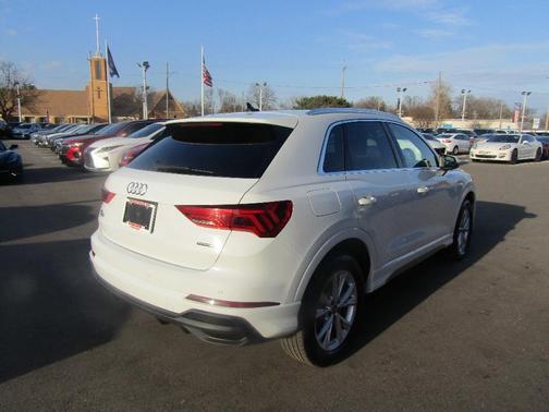 Glacier White Metallic 2025 Audi Q3 45 S line Premium