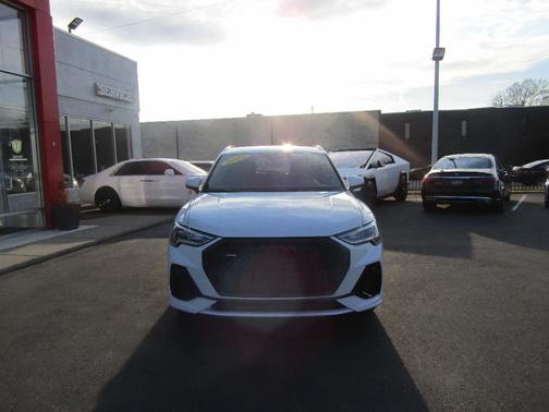 Glacier White Metallic 2025 Audi Q3 45 S line Premium