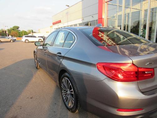 Blue 2019 BMW 530 i xDrive