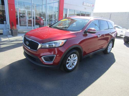 Red 2017 Kia Sorento LX