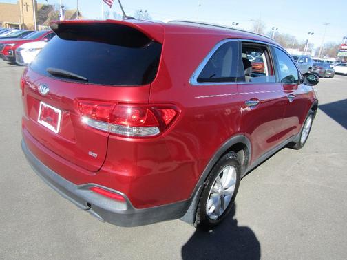 Red 2017 Kia Sorento LX