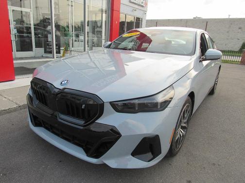 Gray 2025 BMW i5 xDrive40