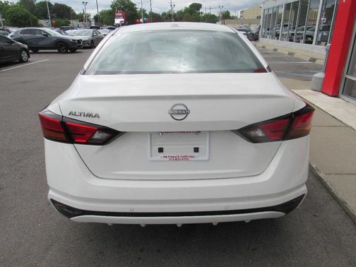 Glacier White 2025 Nissan Altima SV