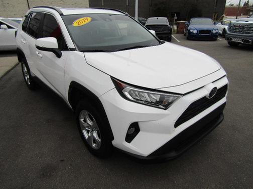White 2019 Toyota RAV4 XLE