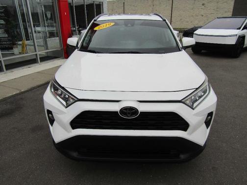 White 2019 Toyota RAV4 XLE