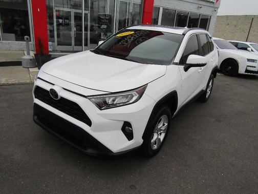 White 2019 Toyota RAV4 XLE