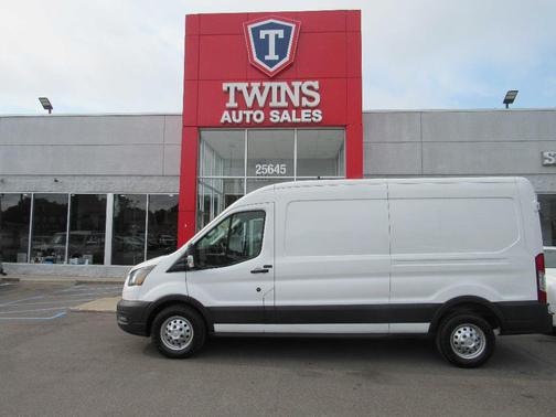 White 2022 Ford Transit-250 ROOF W/LWB
