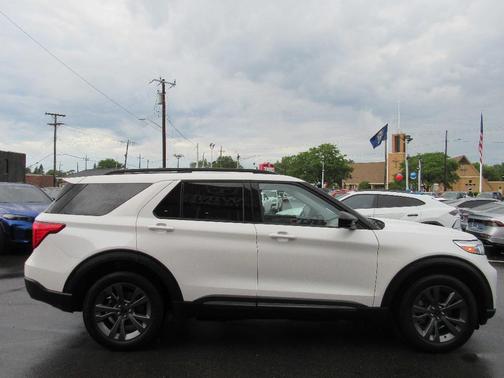 White 2024 Ford Explorer XLT