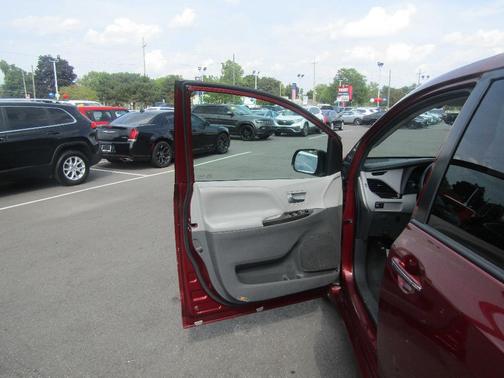 2020 Toyota Sienna XLE