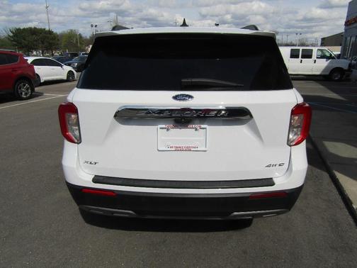 White 2022 Ford Explorer XLT