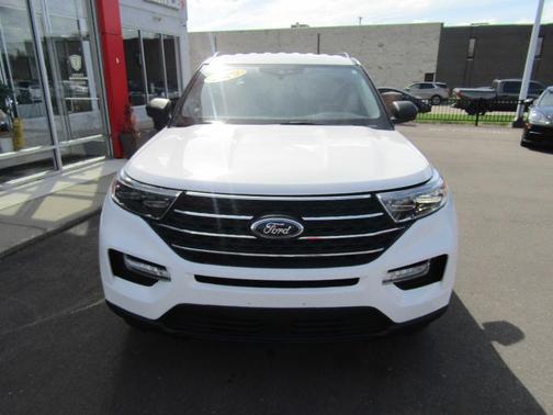 White 2022 Ford Explorer XLT