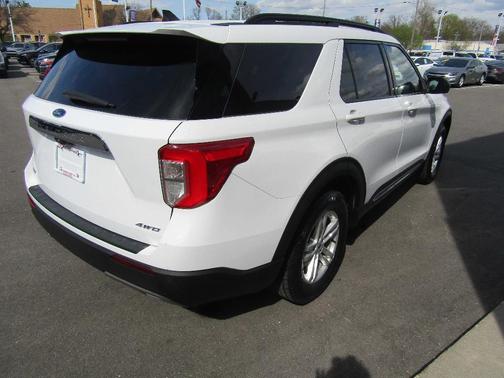 White 2022 Ford Explorer XLT