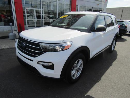 White 2022 Ford Explorer XLT