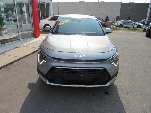 Gray 2026 Kia Niro LX