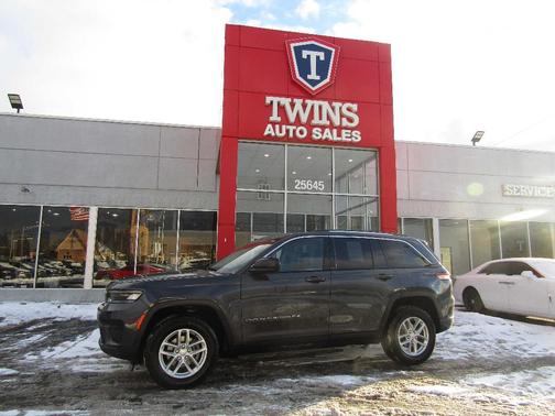 Gray 2024 Jeep Grand Cherokee Laredo