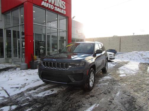 Gray 2024 Jeep Grand Cherokee Laredo