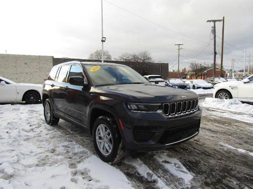 Gray 2024 Jeep Grand Cherokee Laredo