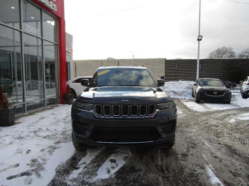 Gray 2024 Jeep Grand Cherokee Laredo