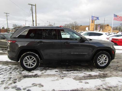 Gray 2024 Jeep Grand Cherokee Laredo