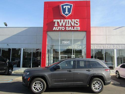 Gray 2024 Jeep Grand Cherokee Laredo