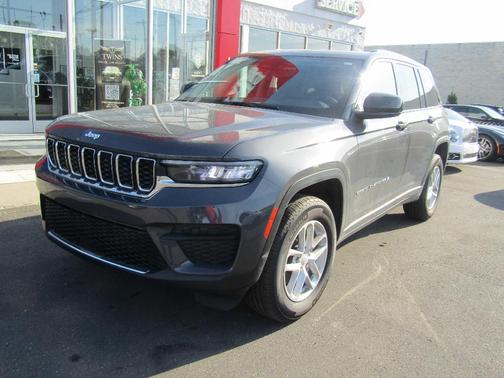 Gray 2024 Jeep Grand Cherokee Laredo