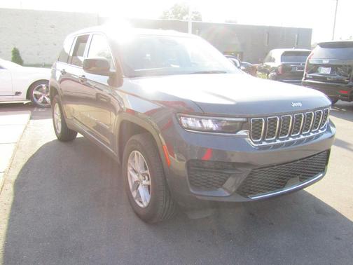 Gray 2024 Jeep Grand Cherokee Laredo