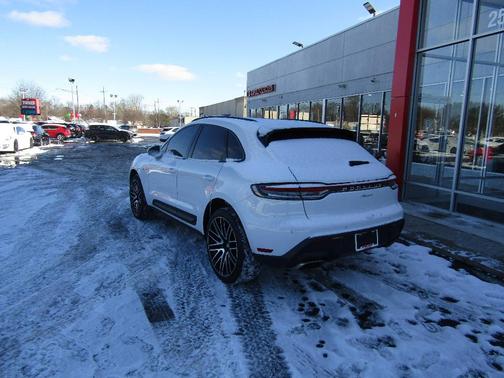 2022 Porsche Macan Base