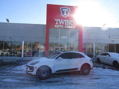 2022 Porsche Macan Base