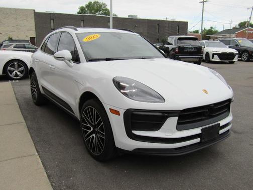 White 2022 Porsche Macan Base