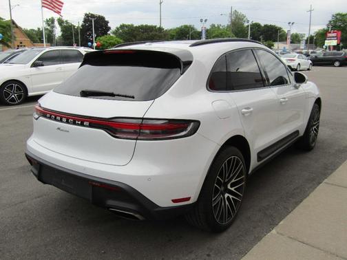 White 2022 Porsche Macan Base