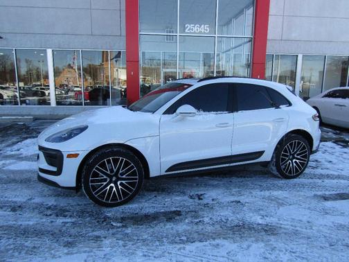 2022 Porsche Macan Base