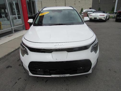 White 2024 Kia Niro EV Wind