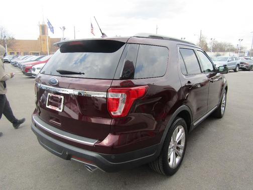 Burgundy 2018 Ford Explorer XLT