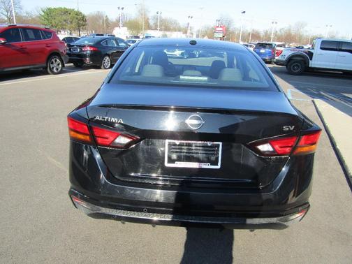 Black 2024 Nissan Altima 2.5 SV