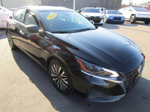 Black 2024 Nissan Altima 2.5 SV