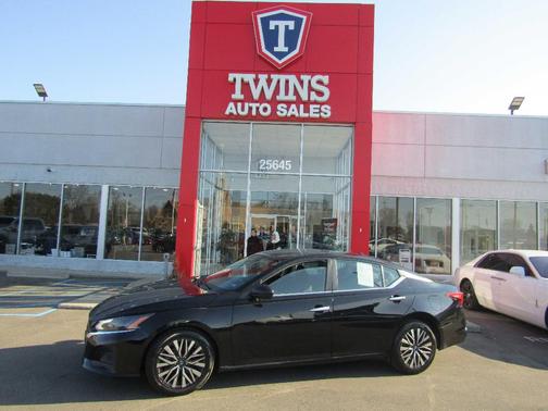 Black 2024 Nissan Altima 2.5 SV