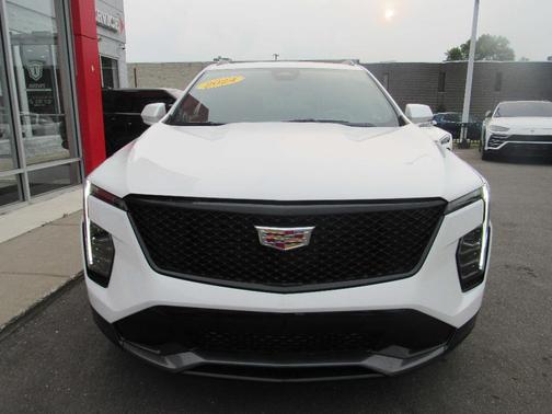 White 2024 Cadillac XT4 Sport