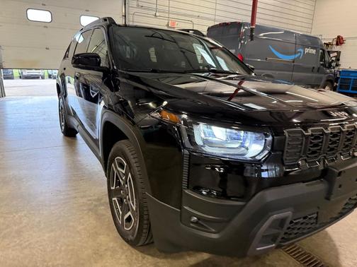 Diamond Black Crystal Pearlcoat 2026 Jeep Cherokee Limited