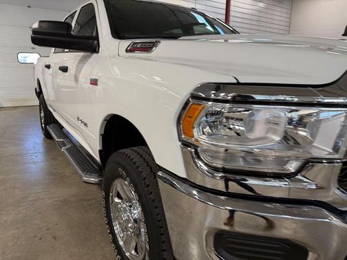 Bright White Clearcoat 2022 RAM 2500 Tradesman Crew Cab 4x4 6'4' Box