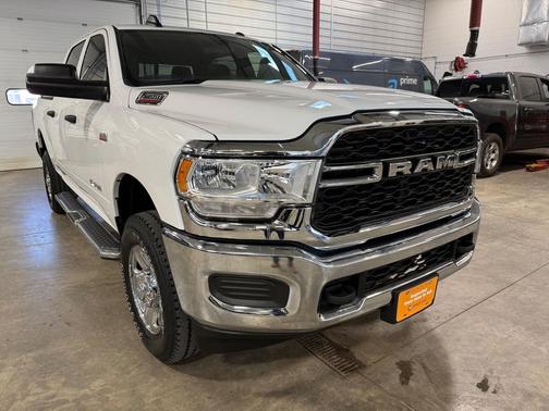 Bright White Clearcoat 2022 RAM 2500 Tradesman Crew Cab 4x4 6'4' Box