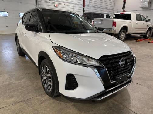 White 2024 Nissan Kicks SV