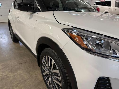 White 2024 Nissan Kicks SV